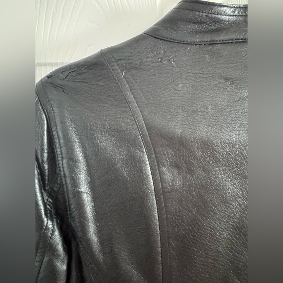 Sleek Black Leather Jacket for Women - Picture 6 of 7